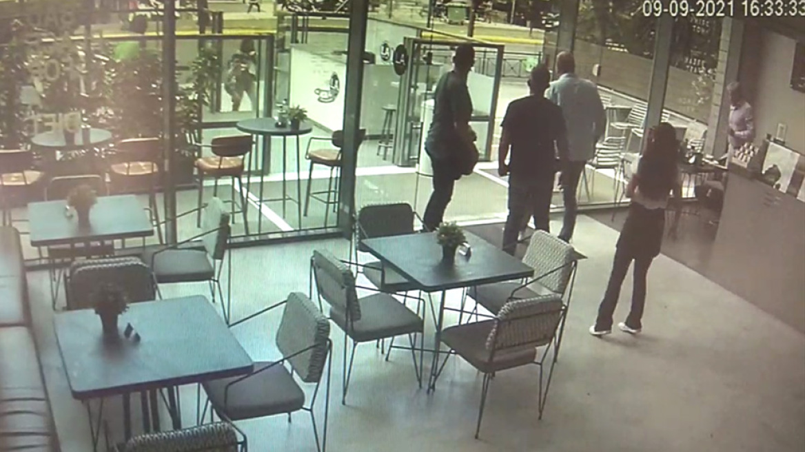 Δείτε βίντεο: Καρέ καρέ η ένοπλη επίθεση σε βάρος 32χρονου, μέρα μεσημέρι στη λεωφόρο Αλεξάνδρας