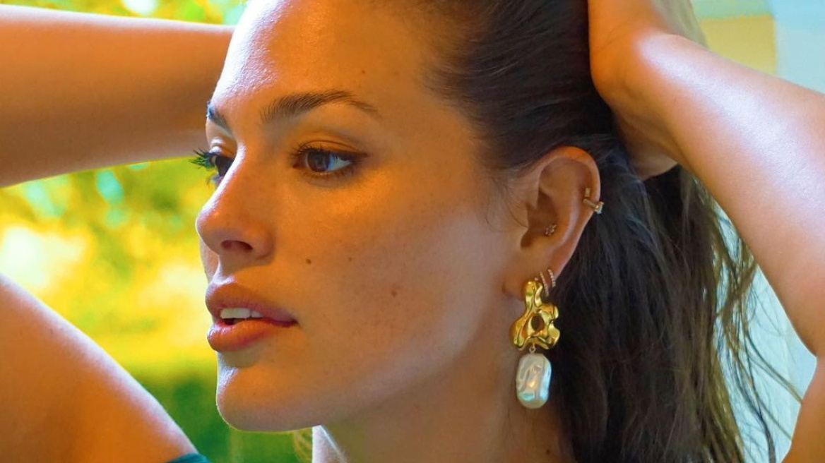 Η Άσλεϊ Γκράχαμ χορεύει στο Instagram το χορό της -φουσκωμένης- κοιλιάς ενώ περιμένει δίδυμα