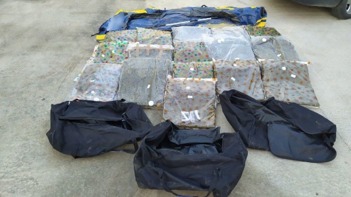 Ναρκωτικά - Έβρος: Με βάρκα πέρασαν από την Τουρκία 62 κιλά κάνναβης!