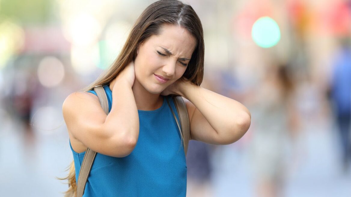 Πόνος στον αυχένα: Έξι λάθος κινήσεις που τον προκαλούν – Τι να κάνετε