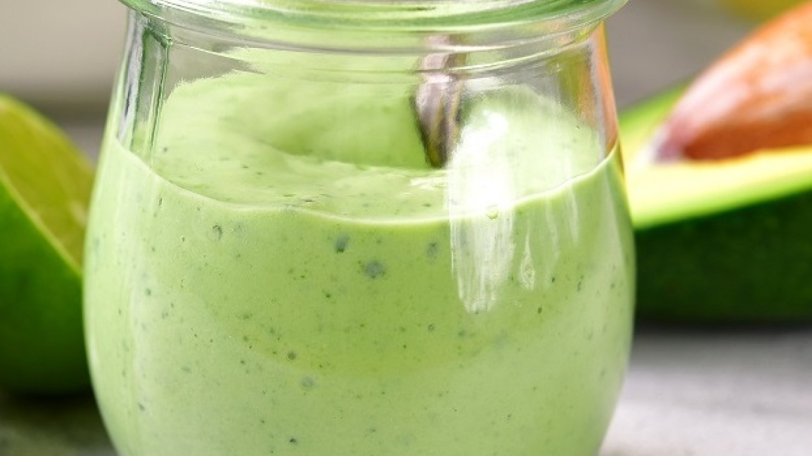 Εύκολη σπιτική «μαγιονέζα» με γιαούρτι και αβοκάντο