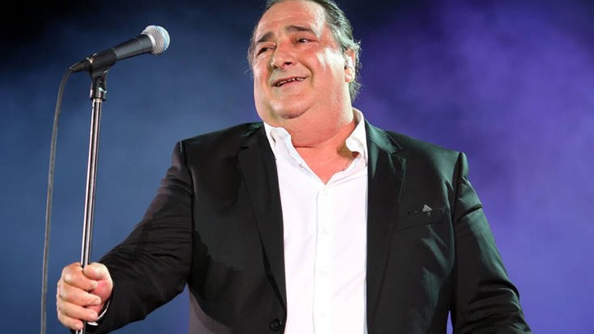 Βασίλης Καρράς: Αδιαθεσία στη σκηνή - Νοσηλεύεται στο Βενιζέλειο