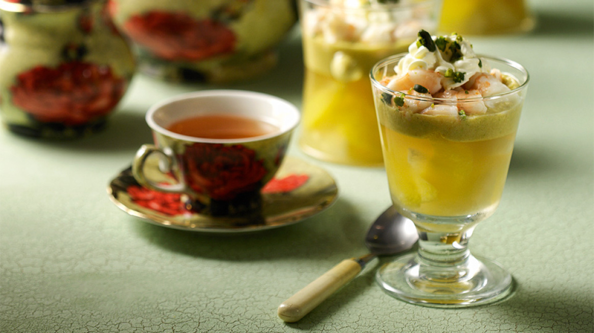 Ζελέ από τσάι εσπεριδοειδών με κρέμα αβοκάντο