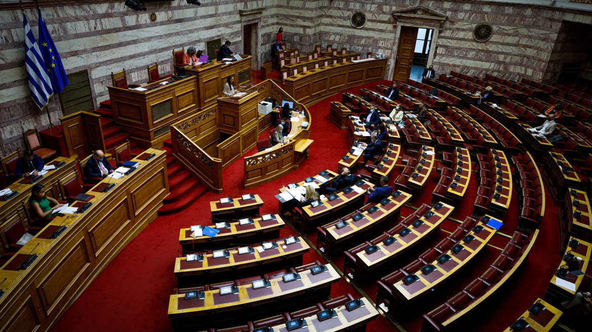 Βουλή: Ψηφίστηκε το νομοσχέδιο για την Κοινωνική Προστασία