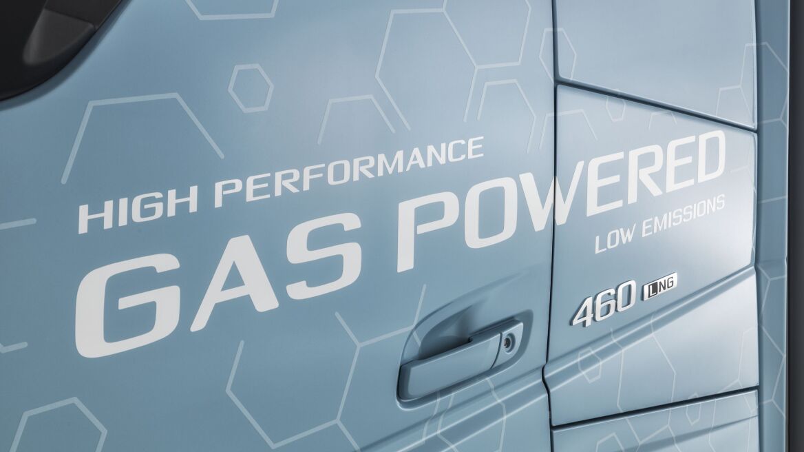 Ο Όμιλος Επιχειρήσεων Σαρακάκη, ο ΤΙΤΑΝ και η BlueFuel συνεργάζονται για «καθαρές» μεταφορές μεγάλων αποστάσεων