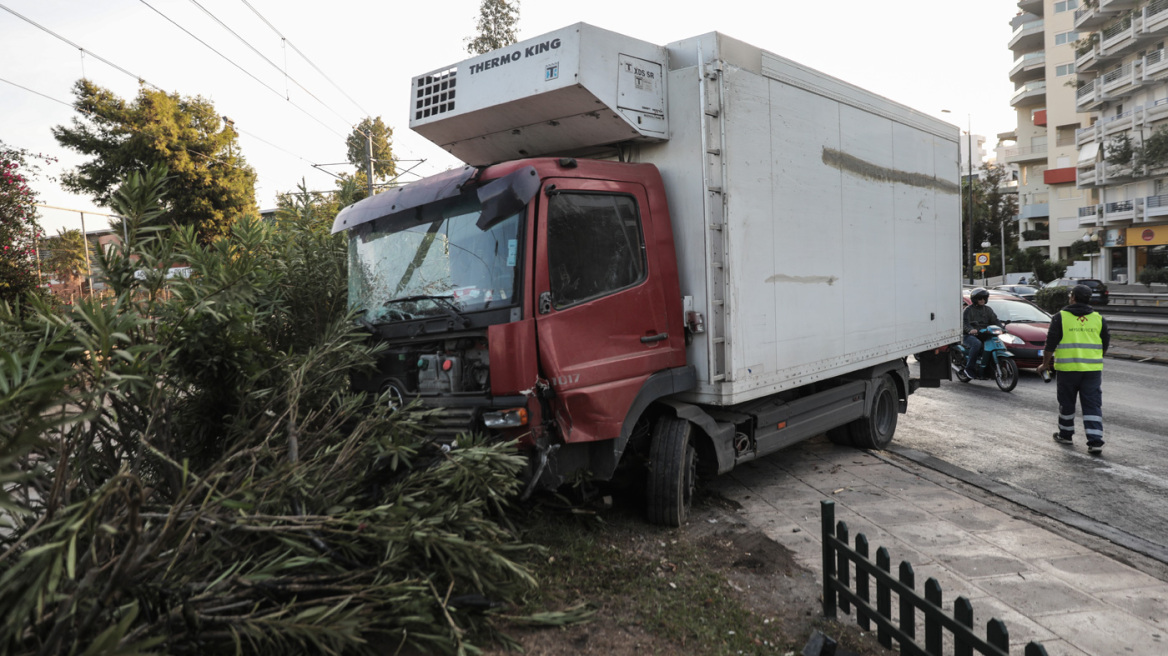 Αυξημένη η κίνηση στην παραλιακή λόγω τροχαίου 