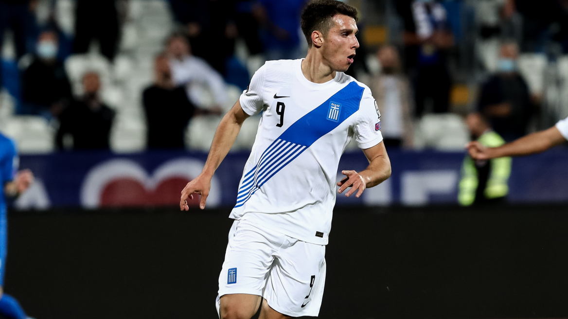 Εθνική Ελλάδας: Μπήκε ο Δουβίκας, σκέψεις για τριάδα στο κέντρο της άμυνας