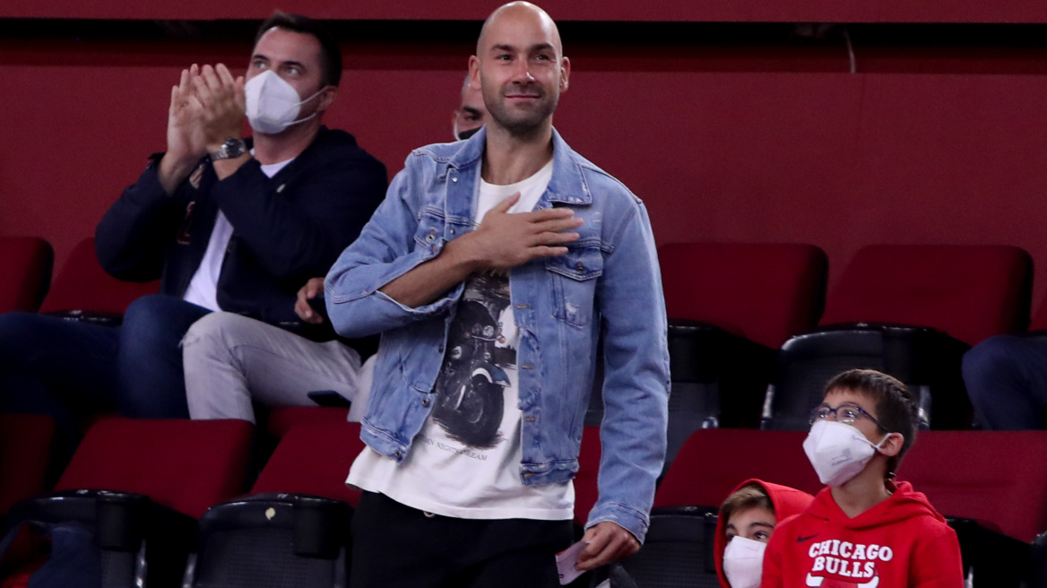 Αποθεώθηκε στο ΣΕΦ ο Σπανούλης: «Ρε Βασίλη, δεν αντέχω, στην κερκίδα να σε βλέπω»