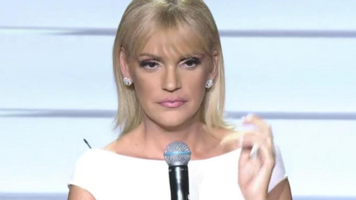 Η Σάσα Σταμάτη απαντάει στην κριτική της Μαρίας Μπακοδήμου: «Δεν ξέρουμε τι περνάει ο καθένας στο σπίτι του»