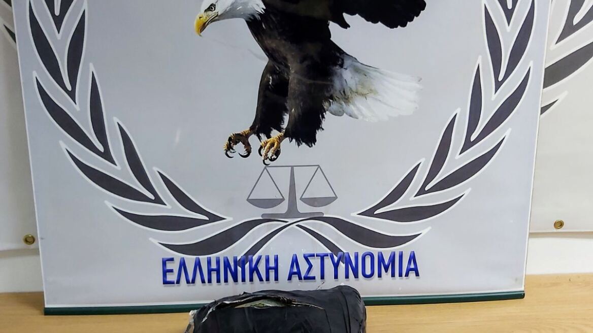 Πέταξε στον δρόμο πάνω από ένα κιλό κάνναβης