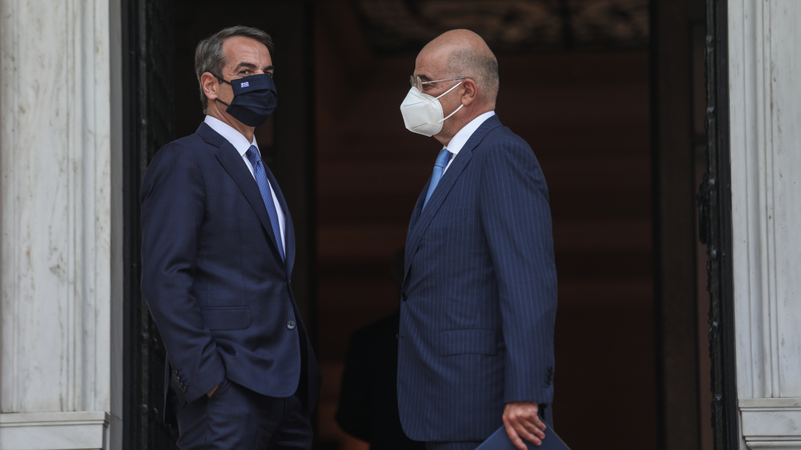 Συνάντηση Μητσοτάκη - Δένδια στο Μαξίμου για την αμυντική συμφωνία με τις ΗΠΑ