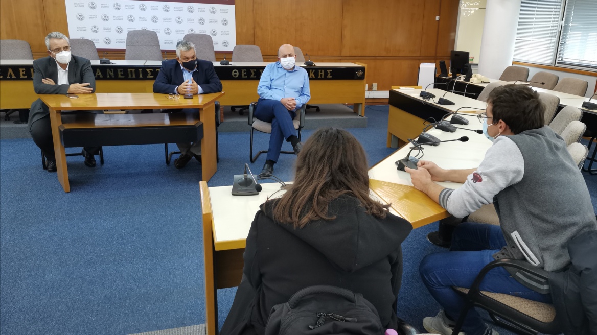 Ο πρύτανης του ΑΠΘ ζητά κλιμάκιο του ΕΟΔΥ για δωρεάν rapid test στους εμβολιασμένους φοιτητές