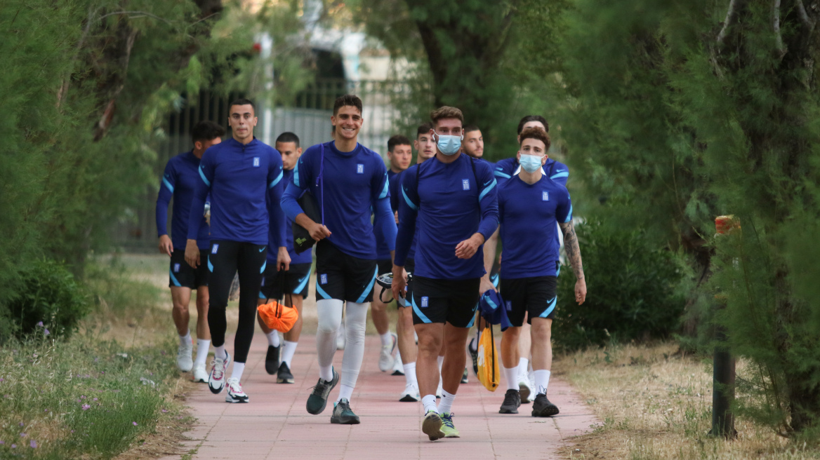 Εθνική Ελπίδων: Παραμένουν στην Κύπρο περιμένοντας τσάρτερ τα 13 μέλη με κορωνοϊό