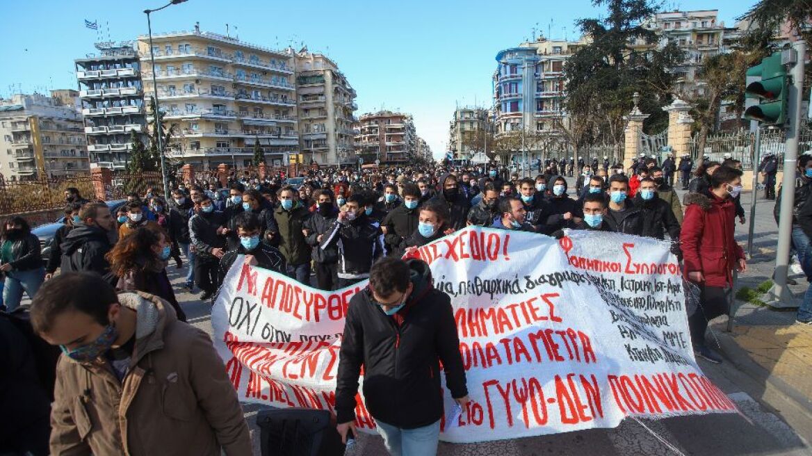 Με νέες κινητοποιήσεις προειδοποιούν οι εκπαιδευτικοί για την αξιολόγηση