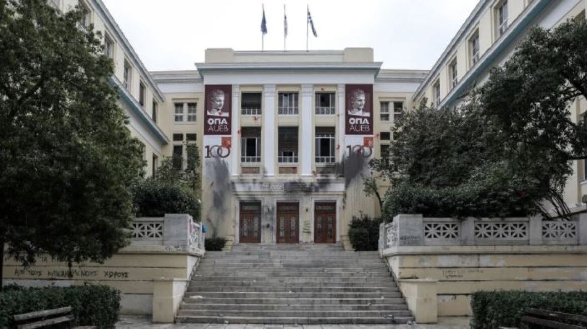 «Δεν μπορούμε να εκφραστούμε ελεύθερα», λέει ο φοιτητής που δέχθηκε επίθεση στην ΑΣΟΕΕ