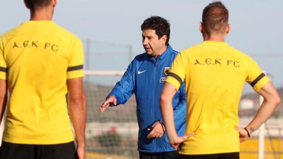 ΑΕΚ: Ο Μελισσανίδης παρουσίασε τον Γιαννίκη στους παίκτες
