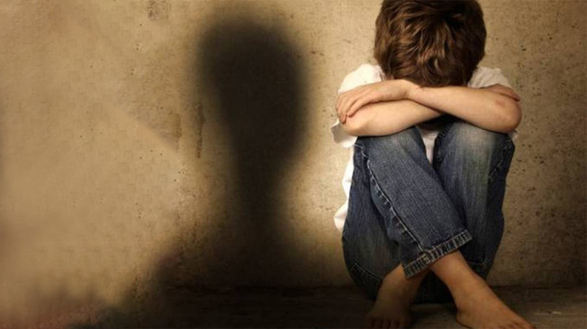 Σοκάρει ο 18χρονος από τη Θεσσαλονίκη: «Ο θείος μου με βίαζε όταν έλειπαν ο παππούς και η γιαγιά»