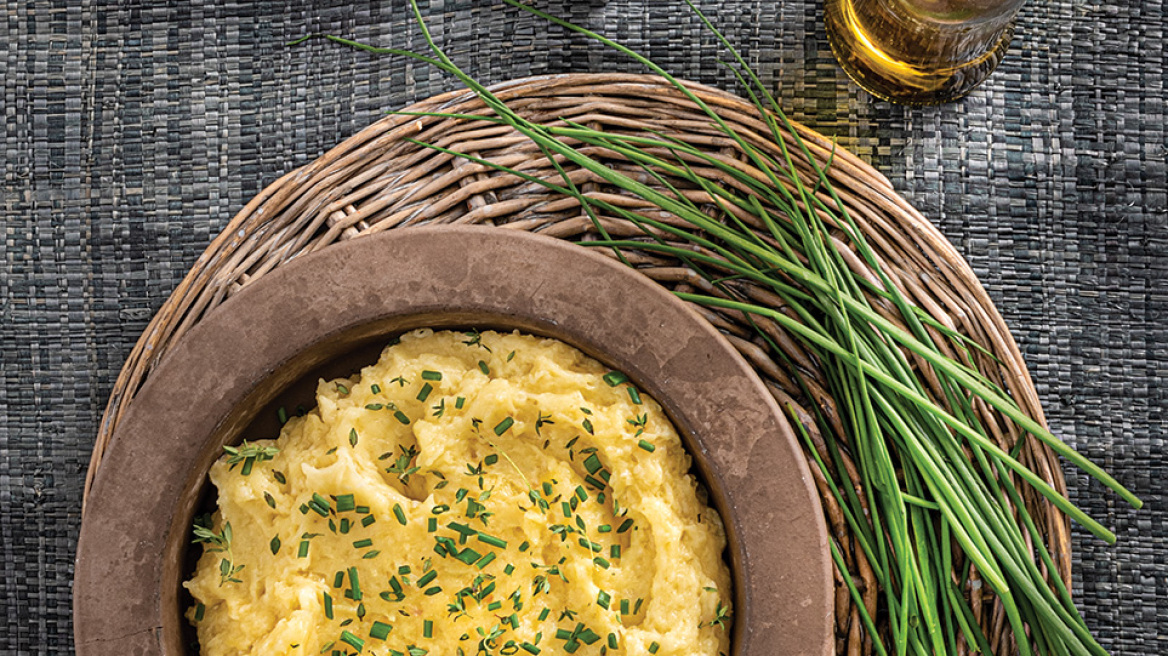 Λεμονάτος πουρές φούρνου με  πατάτες, σχοινόπρασο, ελαιόλαδο και πεκορίνο 