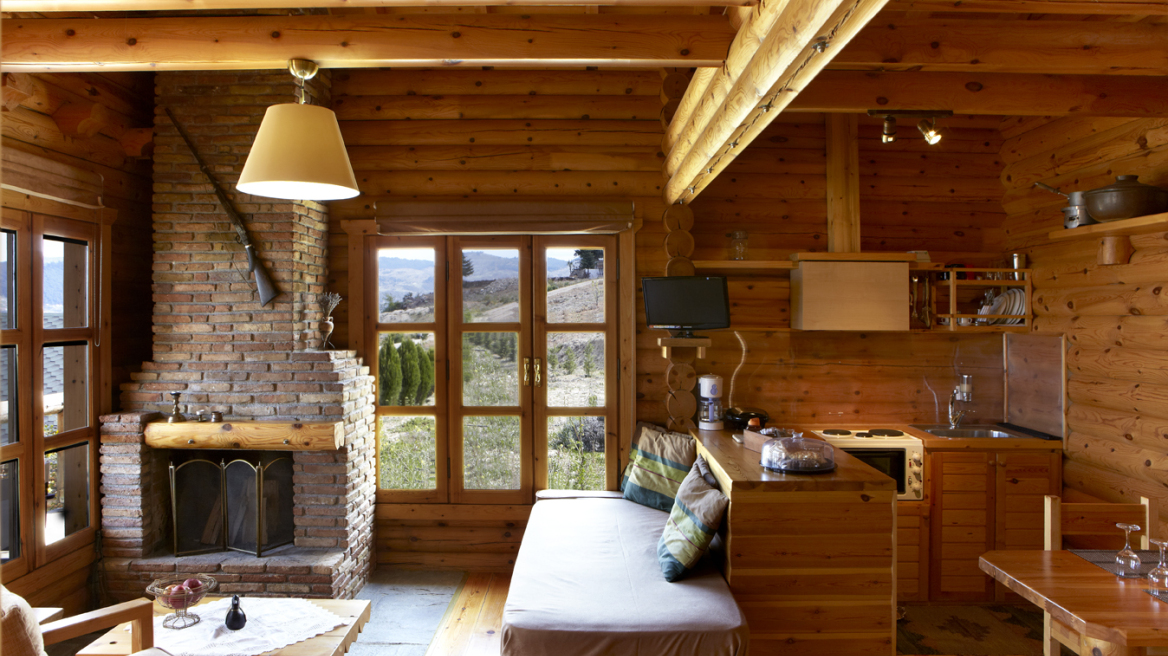 10 εντυπωσιακά σαλέ στα Τρίκαλα Κορινθίας - Ειδυλλιακά, κοσμοπολίτικα, παραδοσιακά