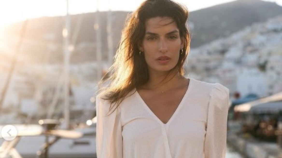 Η Τόνια Σωτηροπούλου νύφη στο πλευρό του πατέρα της - H συγκινητική ασπρόμαυρη φωτογραφία