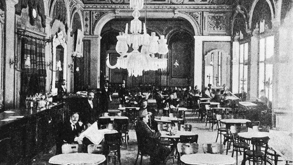 Σκηνές και αντιθέσεις σε νυχτερινό κέντρο της Αθήνας της Μπελ Eπόκ