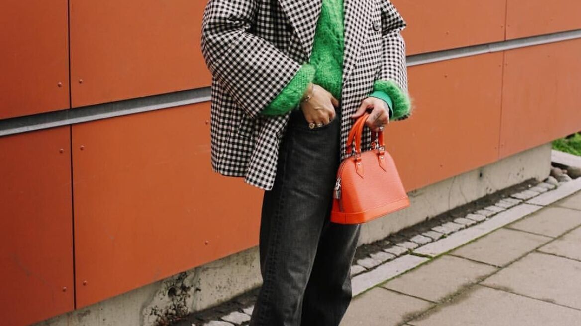 4 κομμάτια που θα φωτίσουν τα φθινοπωρινά σας σύνολα