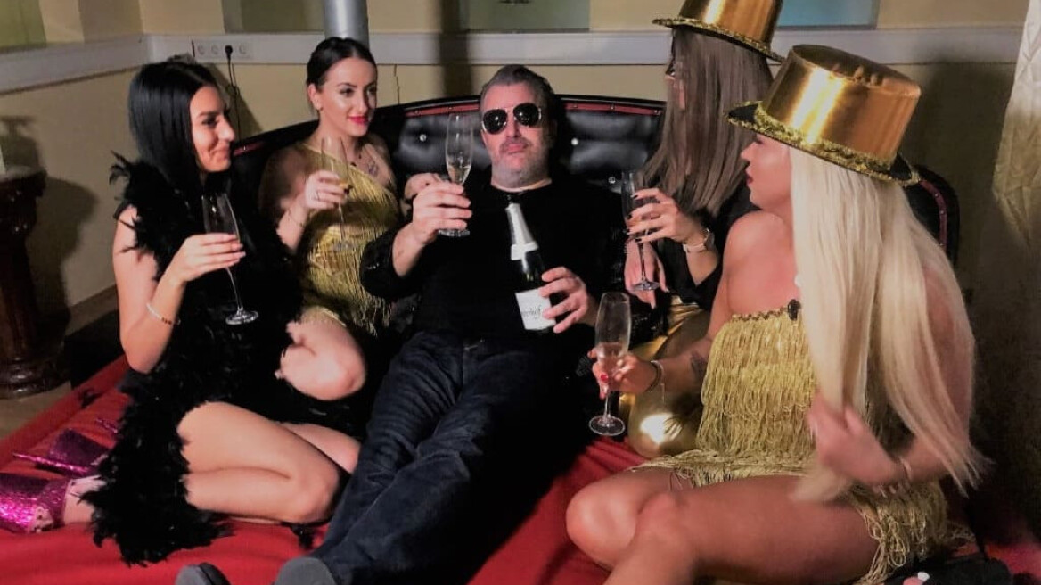 Δείτε βίντεο: «Δαιμόνιος» Έλληνας μετατρέπει οίκο ανοχής στην Βιέννη σε... εμβολιαστικό κέντρο