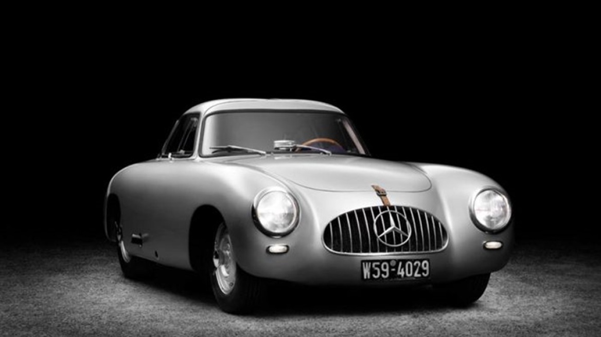 Η παλαιότερη Mercedes-Benz SL300 λάμπει σαν καινούργια