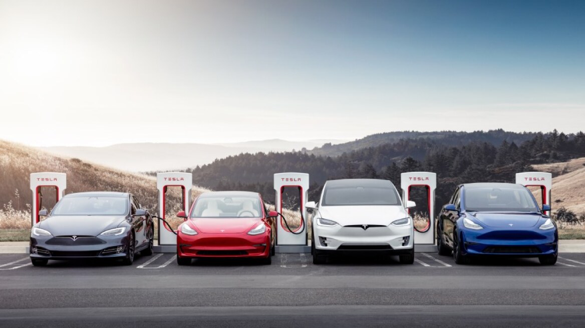 Η Tesla τοποθετεί φορτιστές στην Αφρική