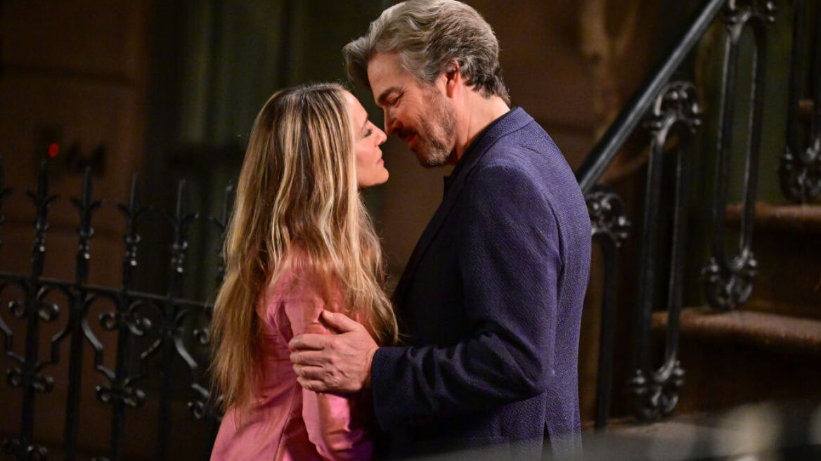 Σοκαριστικές εξελίξεις στο And Just Like That: Η Κάρι φιλά άλλον άντρα 