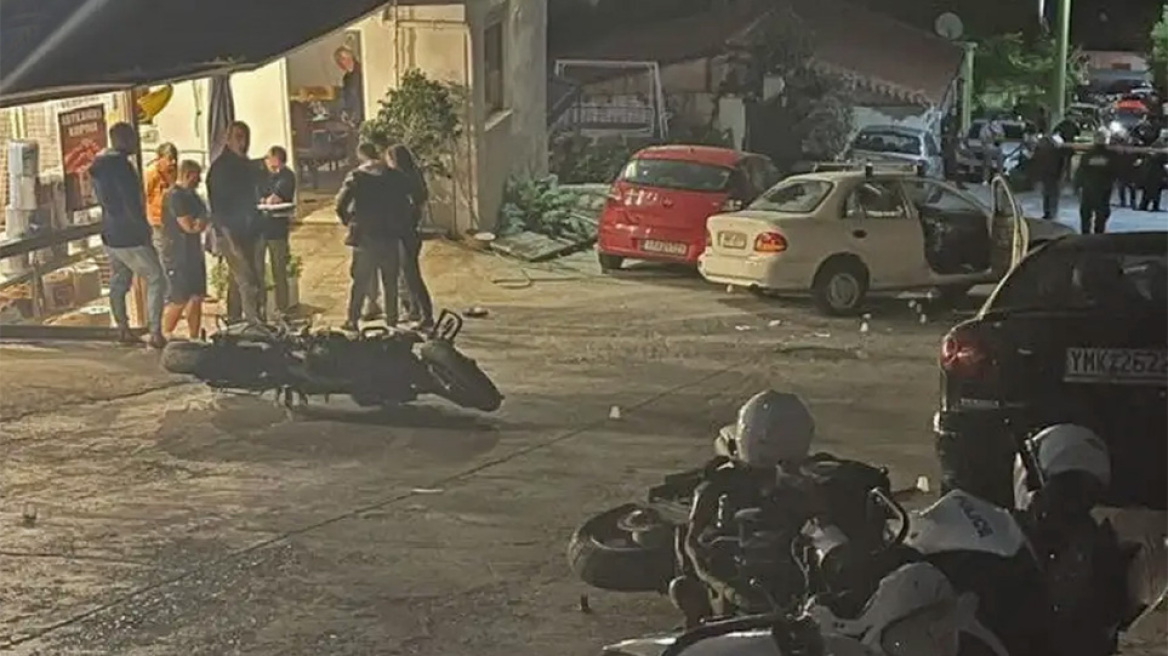 Καταδίωξη στο Πέραμα: Σεσημασμένος ο 20χρονος που έπεσε νεκρός - Ανθρωποκυνηγητό για τον τρίτο που διαφεύγει