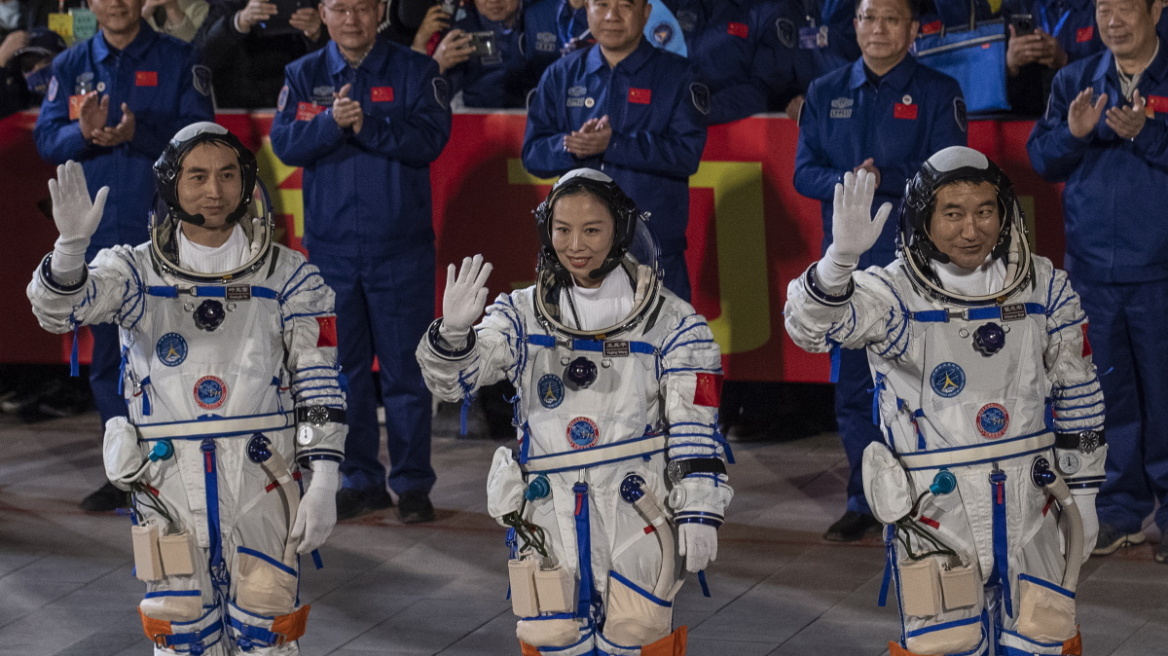 Γυναίκα αστροναύτης σε αποστολή αντιμετωπίζει απίστευτο σεξισμό: Σχόλια για έμμηνο ρύση, μαλλιά και παιδί