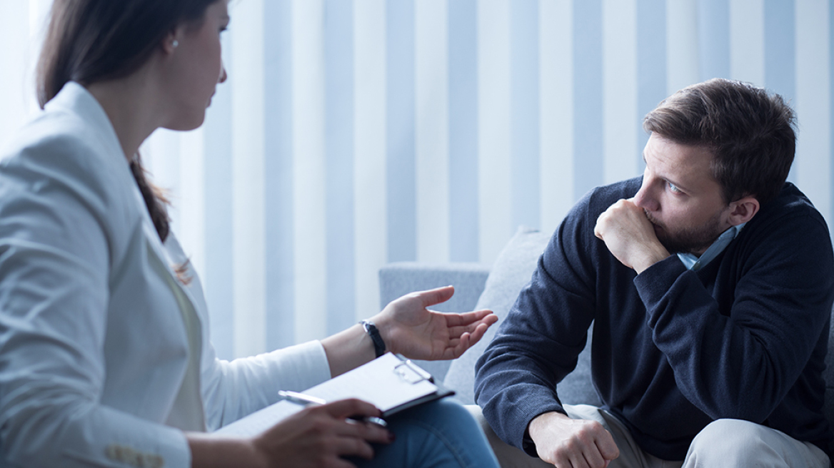 Συνεδρίες σε ψυχολόγο: Τι καλύπτουν τα ασφαλιστήρια υγείας και τι όχι