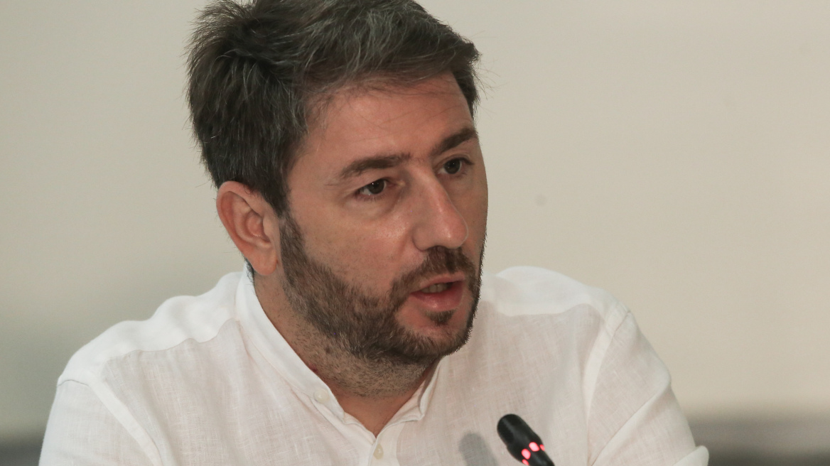 Ανδρουλάκης: Άμεση υποχρέωση εμβολιασμού για όσους δημοσίους υπαλλήλους  έρχονται σε επαφή με πολίτες