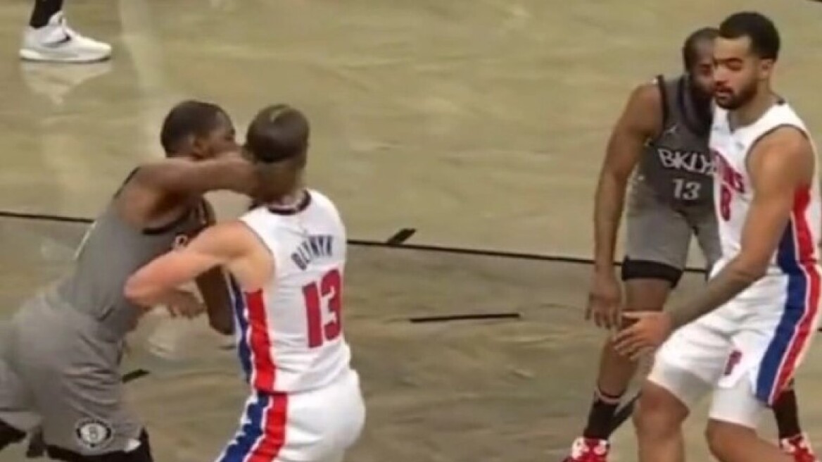 Ο Ντουράντ έριξε αγκωνιά στο πρόσωπο του Ολίνικ και αποβλήθηκε