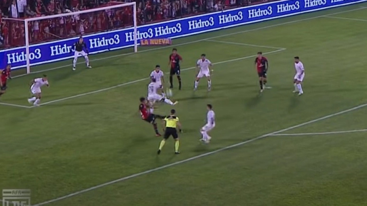 Νιούελς: Γκολάρα στο 93' και «σεισμός» στο γήπεδο με τιμή στη μνήμη του Μαραντόνα