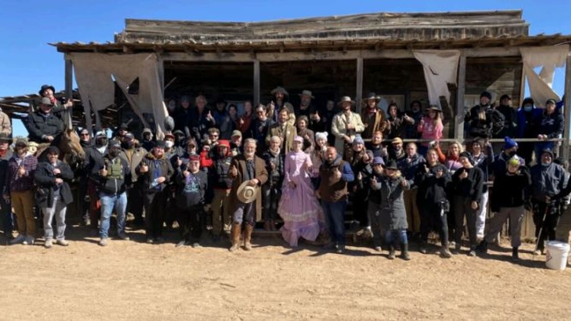 O βοηθός σκηνοθέτη της ταινίας Rust σπάει τη σιωπή του - «Μετά την τραγωδία η βιομηχανία να επαναξιολογήσει τις αξίες της»