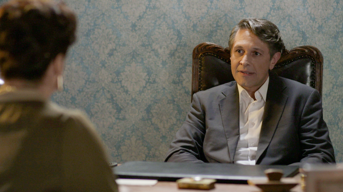 «Άγριες Μέλισσες»: Στο αποψινό επεισόδιο της σειράς η Γαλάτεια μεταφέρει μια ανησυχητική εξέλιξη στον Ακύλα