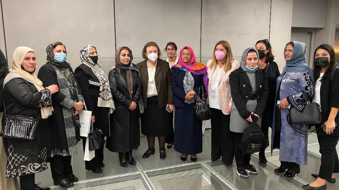 Γυναίκες από το Αφγανιστάν στο Μουσείο της Ακρόπολης