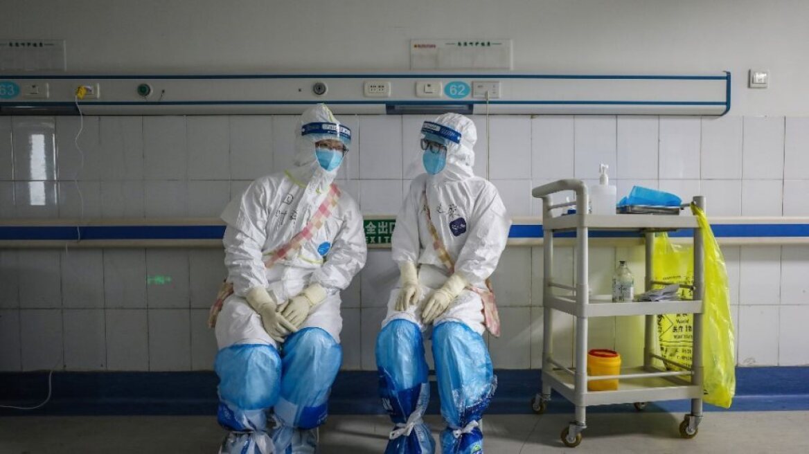 Ουκρανία: Πρόστιμα, ακόμα και φυλάκιση, για όσους «πιάνουν» με πλαστά πιστοποιητικά εμβολιασμού