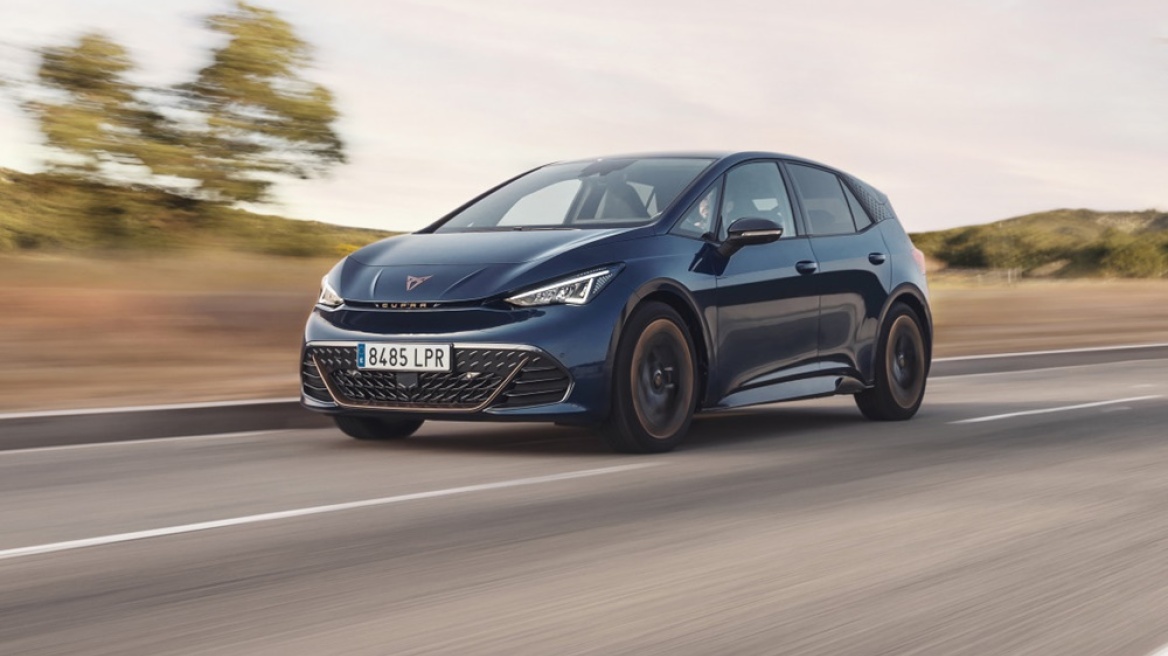 Οδηγοί αγώνων πίσω από την εξέλιξη του Cupra Born