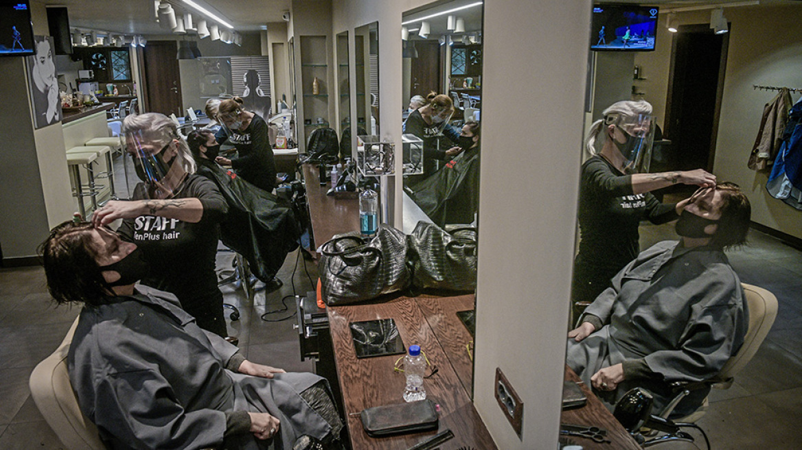 Πήραν «φωτιά» τηλέφωνα στα κομμωτήρια για ραντεβού από ανεμβολίαστους στη Θεσσαλονίκη