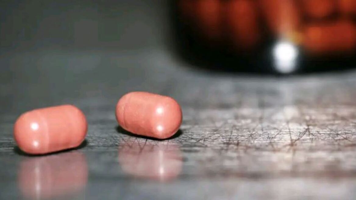 Κορωνοϊός - ΕΚΠΑ: Πρώτη παγκόσμια έγκριση θεραπείας έναντι του ιού σε μορφή χαπιού