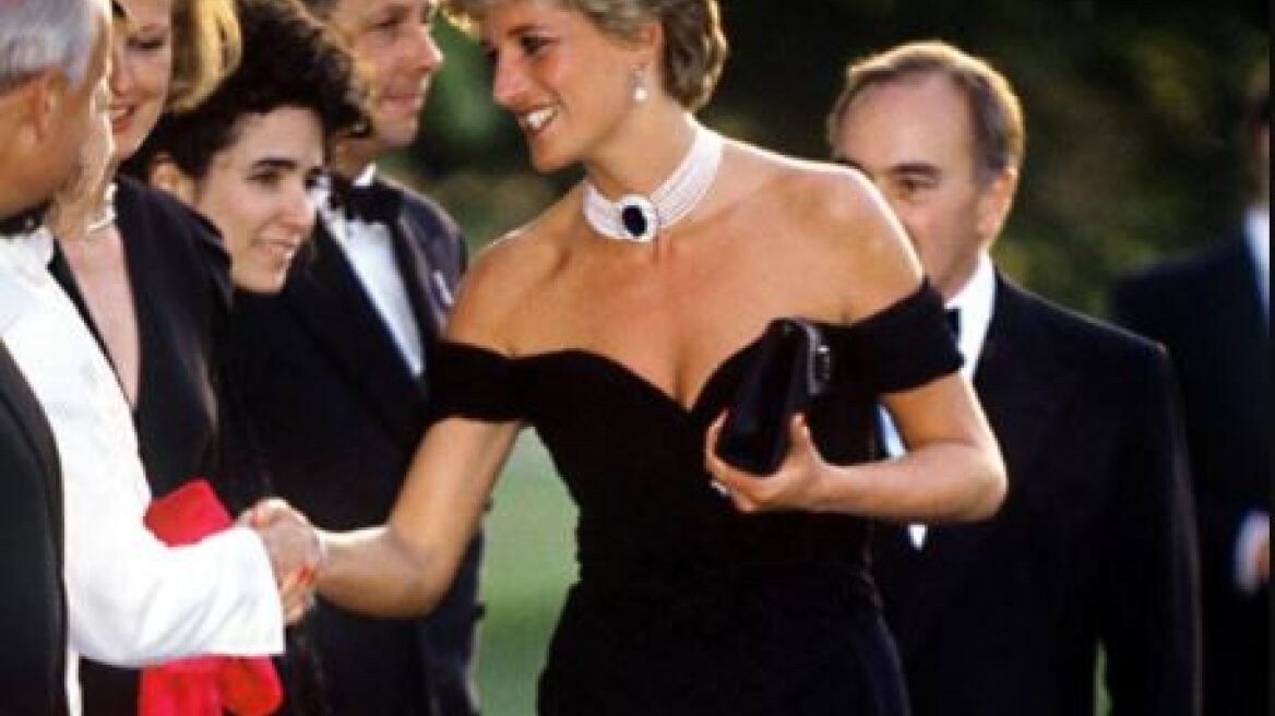 Δείτε την Ελίζαμπεθ Ντεμπίκι με το «Φόρεμα της Εκδίκησης» - Εκπληκτική η ομοιότητα με την Νταϊάνα