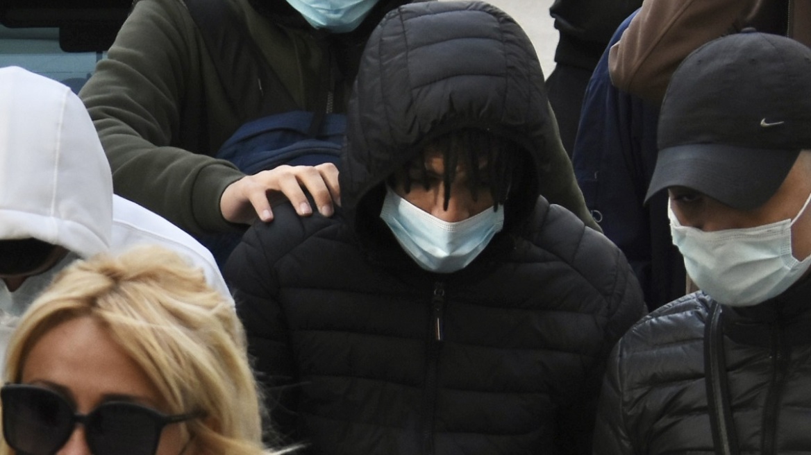 Αιματηρή συμπλοκή στον Κολωνό: Ποινική δίωξη για πλημμελήματα σε βάρος του τράπερ Thug Slime