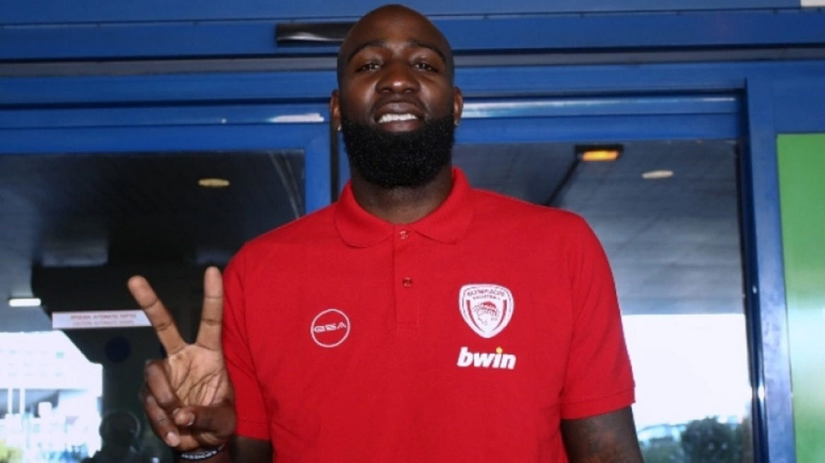 Ολυμπιακός: Έφτασε Αθήνα ο Έισι