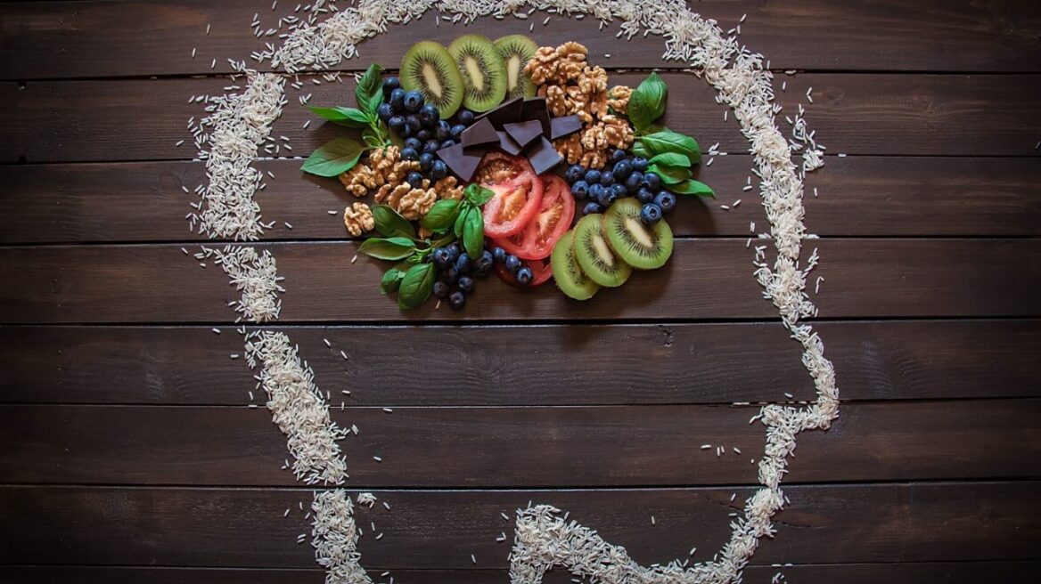 Άνοια: Τι περιλαμβάνει η διατροφή που προστατεύει το μυαλό