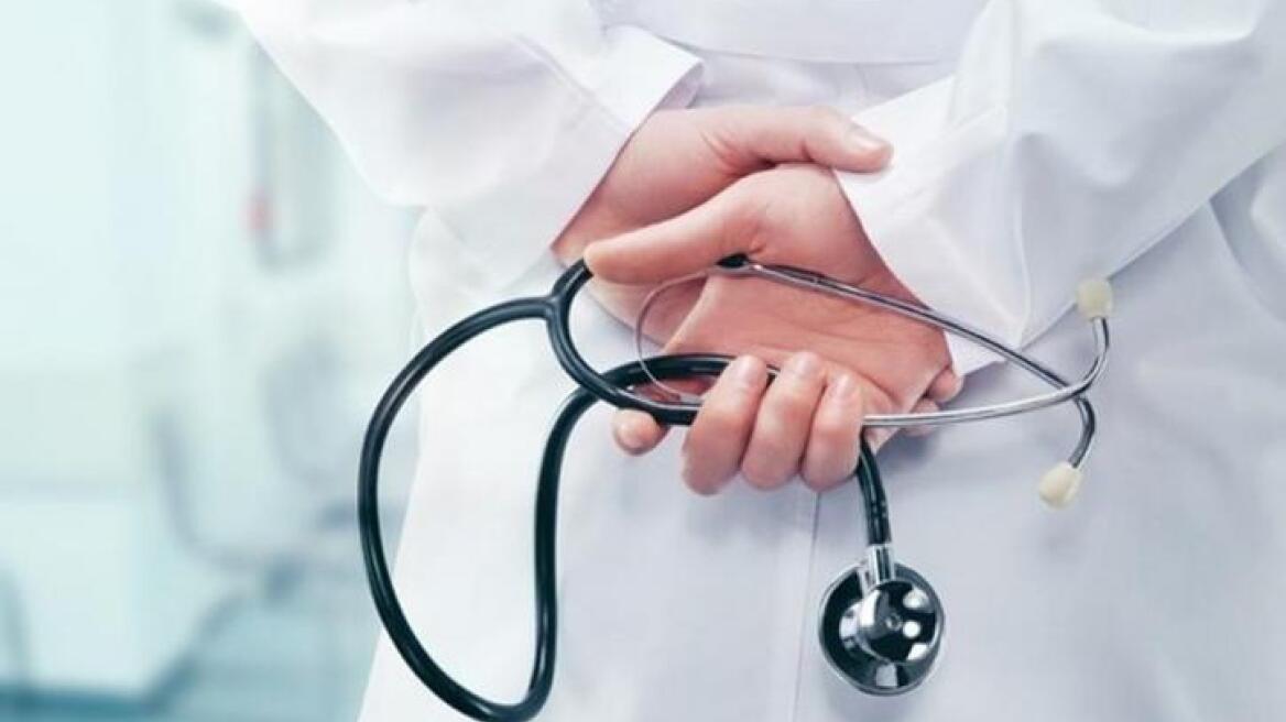 Κορωνοϊός - Βόλος: Κατέληξε 60χρονη - Γιατρός φέρεται να την «κρατούσε» στο σπίτι