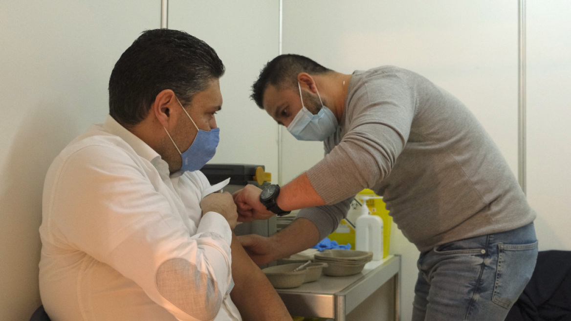 Νέο αυστηρό πακέτο μέτρων προωθείται από την κυπριακή κυβέρνηση για τους ανεμβολίαστους