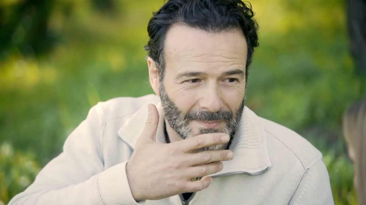 Χειμερινός κολυμβητής ο Θανάσης Ευθυμιάδης - Βουτάει στην κρύα θάλασσα 